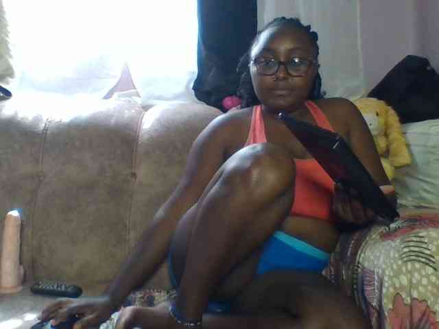 sexyass33 webcam