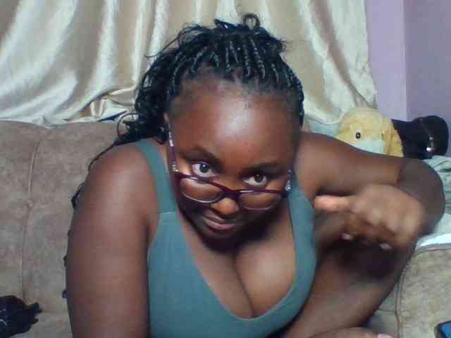 sexyass33 webcam