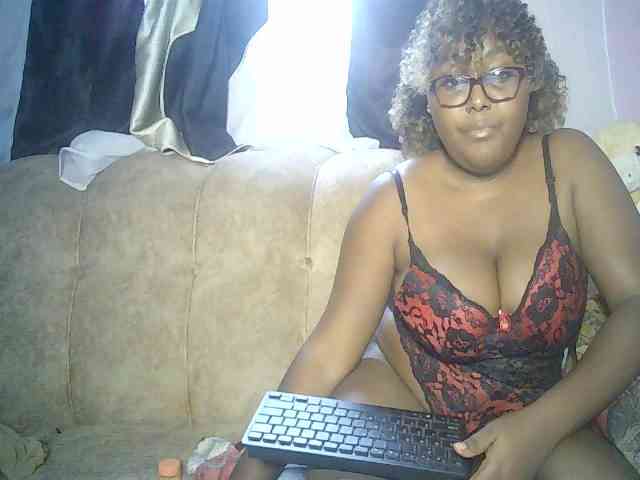 sexyass33 webcam