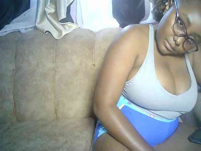 sexyass33 webcam