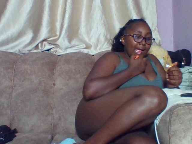 sexyass33 webcam