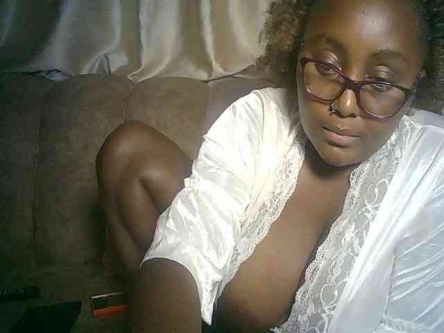 sexyass33 webcam