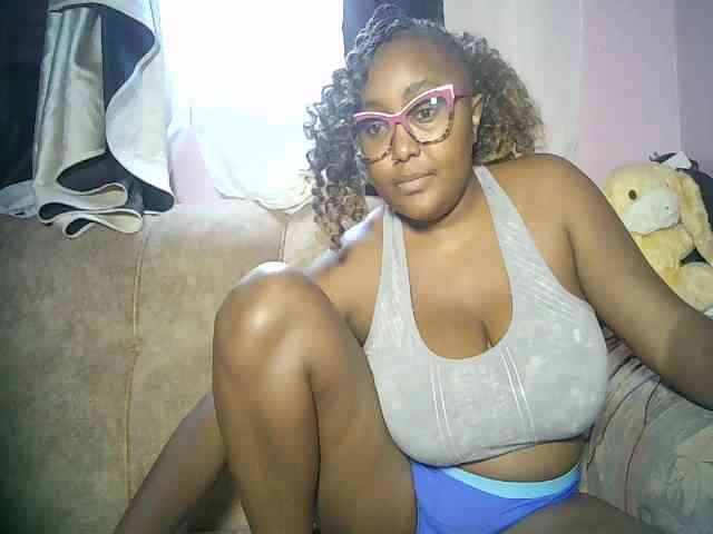 sexyass33 webcam