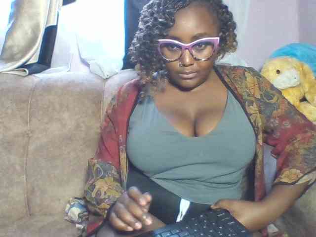 sexyass33 webcam
