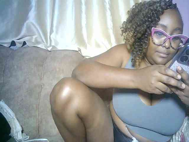 sexyass33 webcam