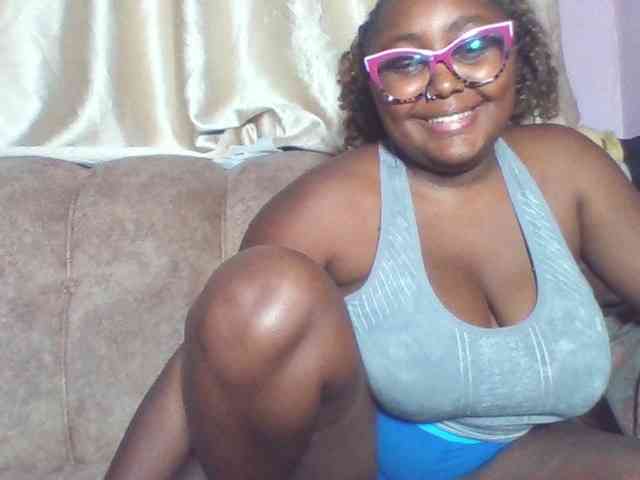sexyass33 webcam