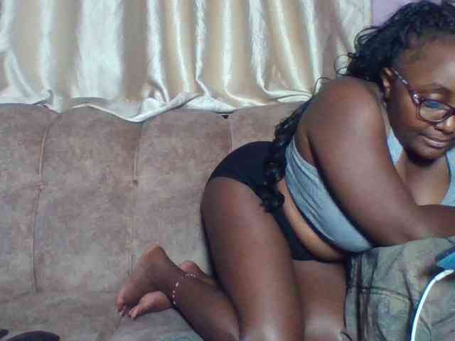 sexyass33 webcam