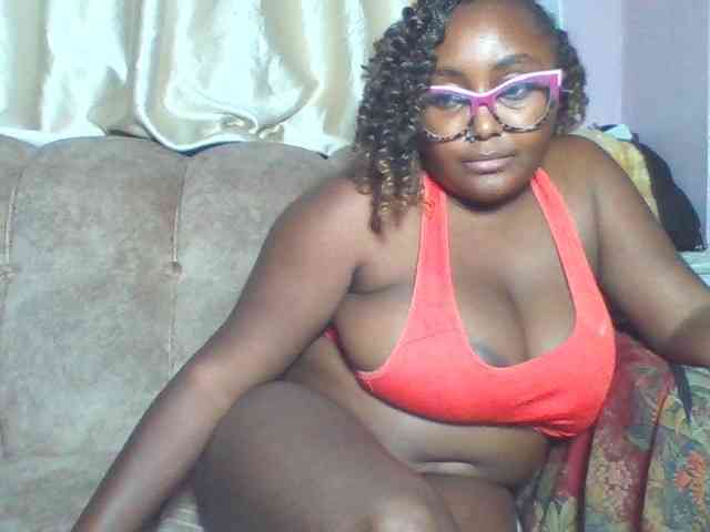 sexyass33 webcam