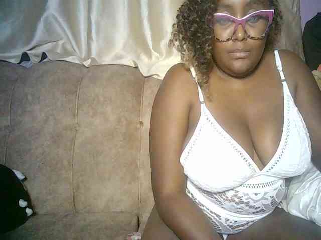 sexyass33 webcam