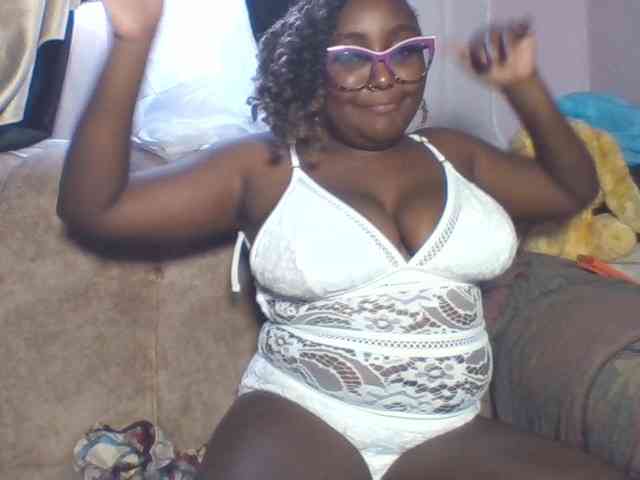 sexyass33 webcam