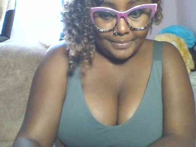 sexyass33 webcam