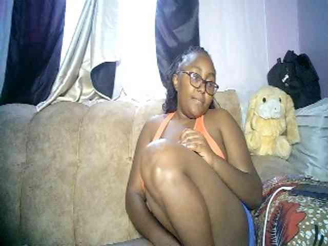 sexyass33 webcam