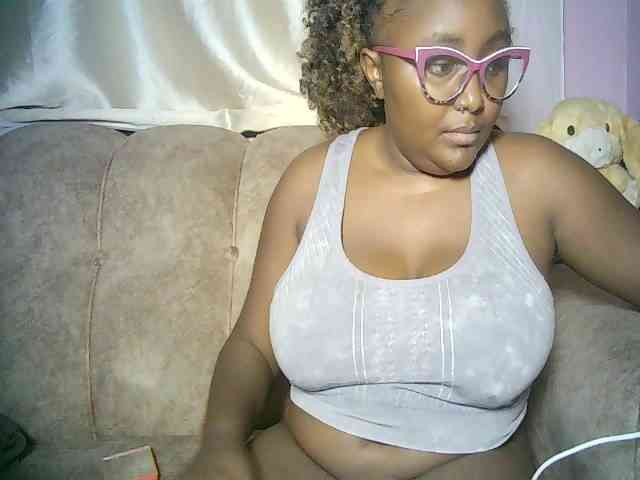 sexyass33 webcam