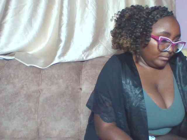 sexyass33 webcam