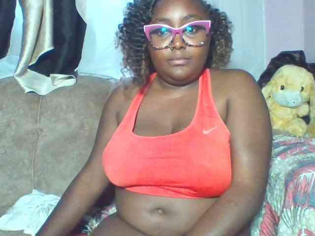 sexyass33 webcam