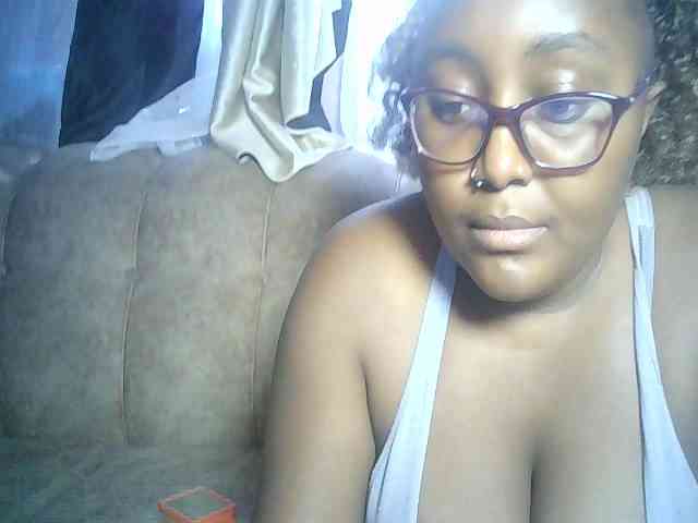 sexyass33 webcam
