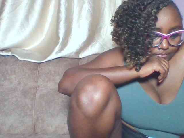sexyass33 webcam