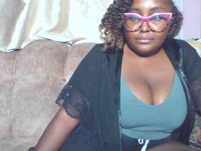 sexyass33 webcam