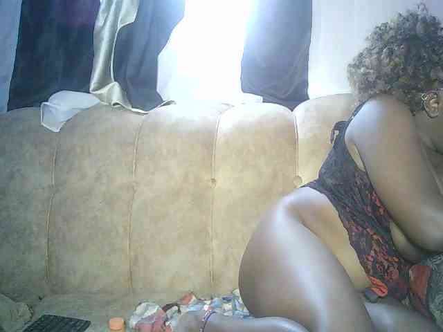 sexyass33 webcam
