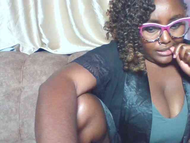 sexyass33 webcam