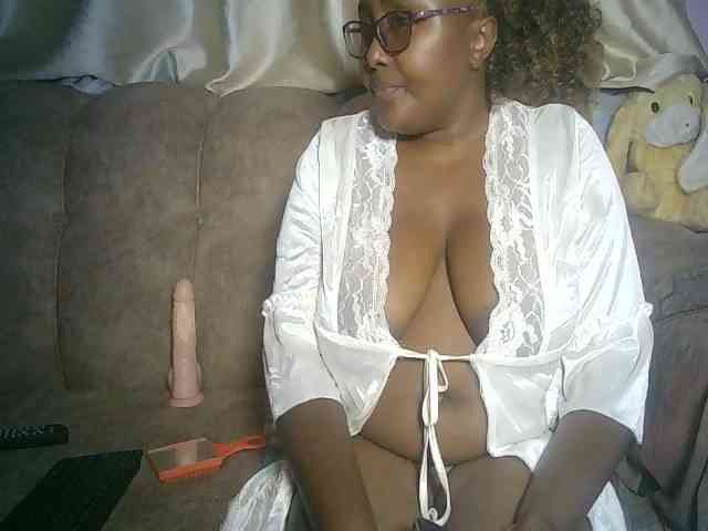 sexyass33 webcam