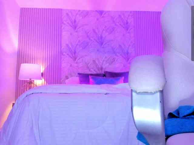 violet-thomas webcam