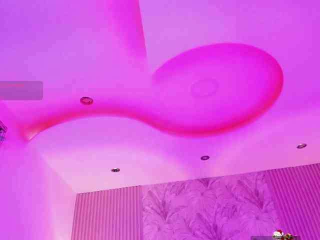 violet-thomas webcam