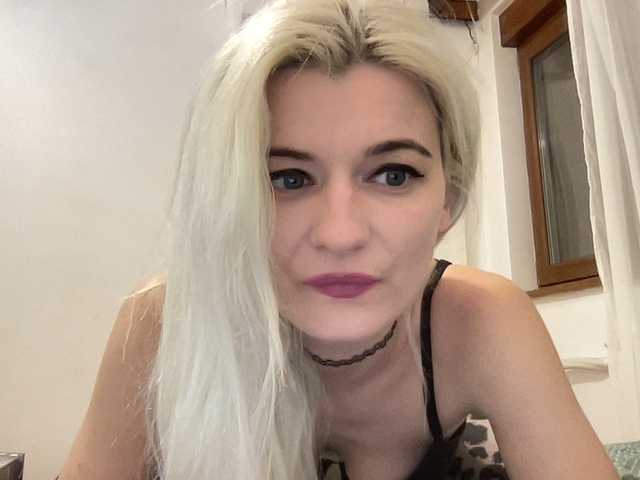 OnikaLove's BongaCams show and profile