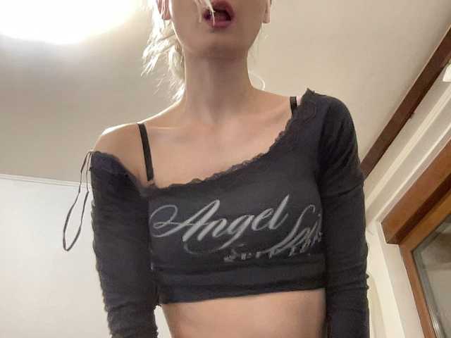 OnikaLove's BongaCams show and profile