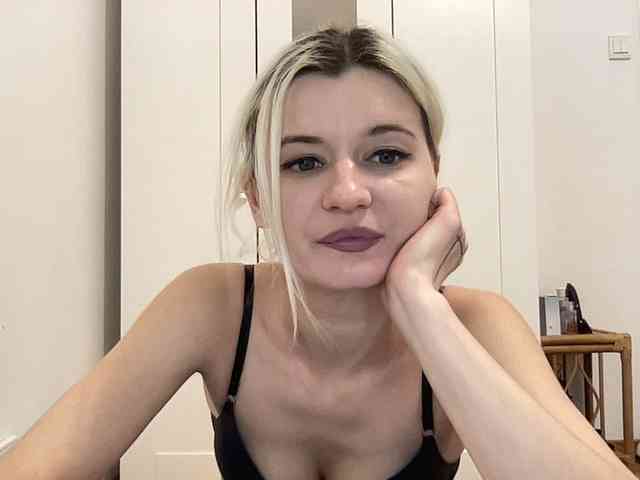 OnikaLove webcam