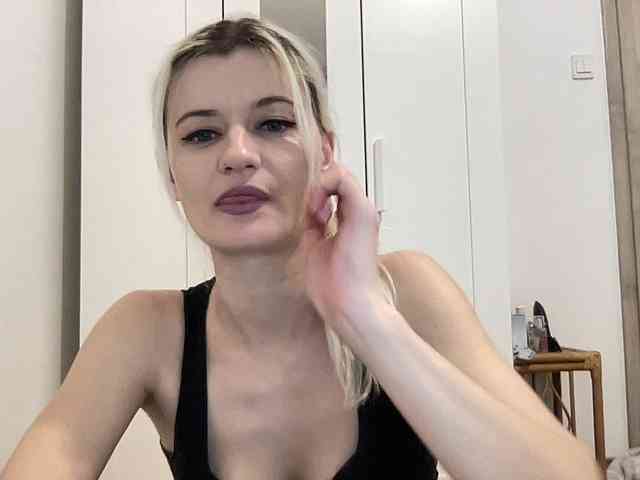 OnikaLove webcam