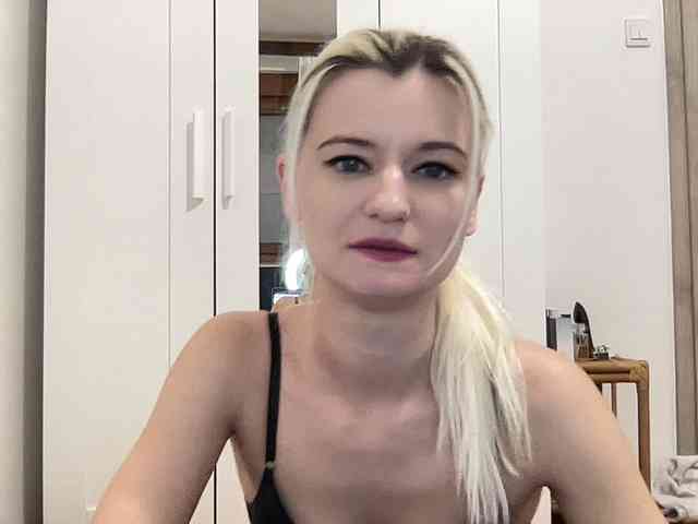 OnikaLove webcam