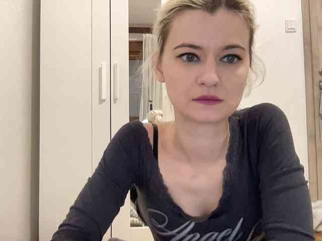 OnikaLove webcam
