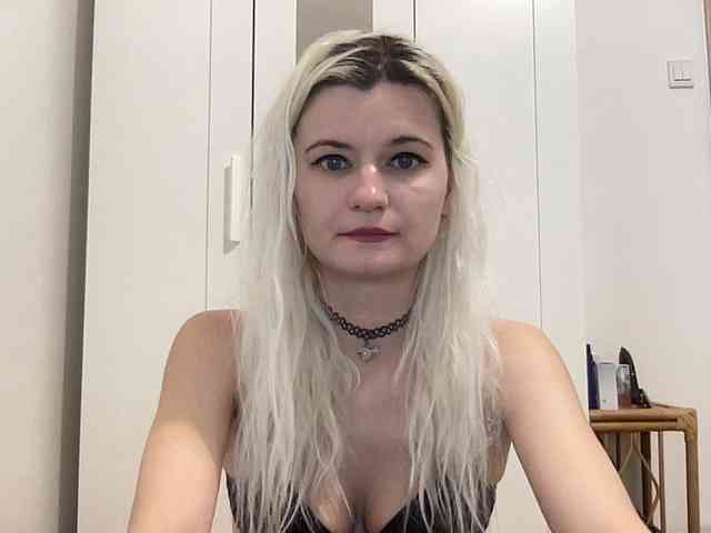 OnikaLove webcam