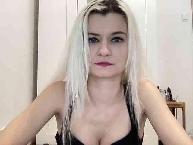 OnikaLove webcam