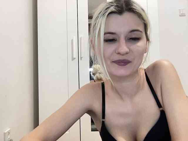 OnikaLove webcam