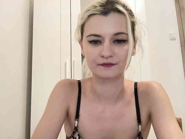 OnikaLove webcam