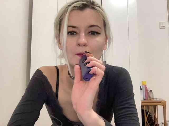 OnikaLove webcam