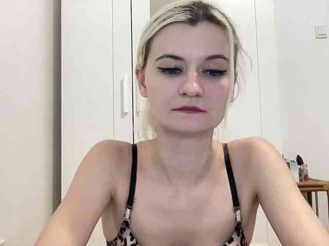 OnikaLove webcam