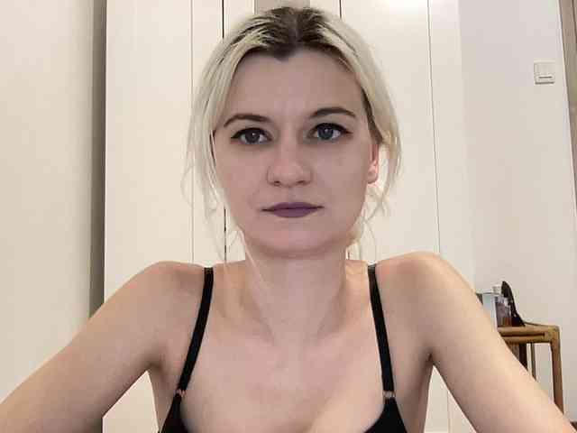 OnikaLove webcam