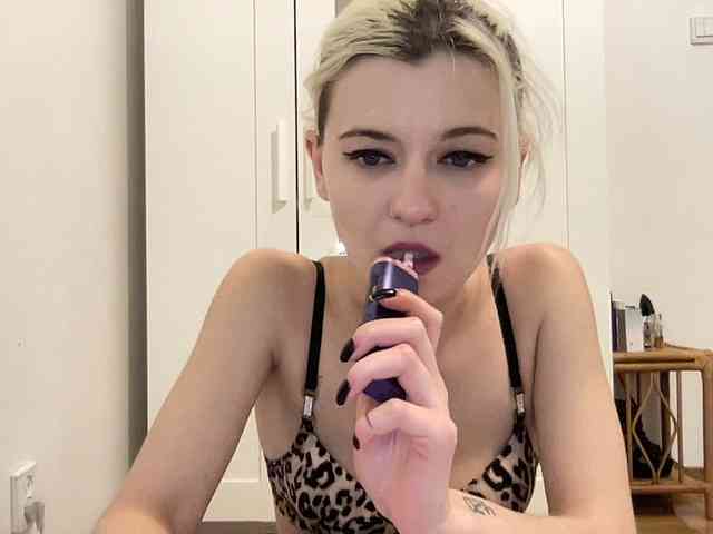 OnikaLove webcam