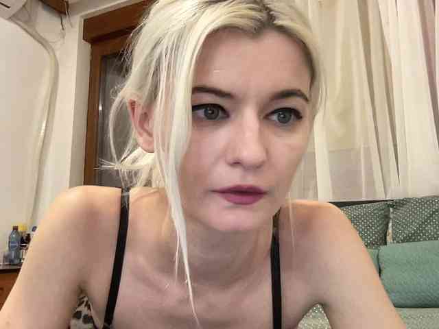 OnikaLove webcam