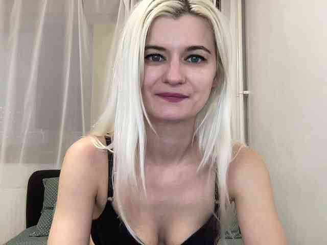 OnikaLove webcam