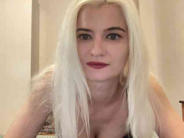 OnikaLove webcam