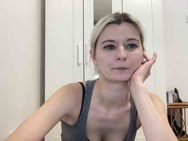OnikaLove webcam