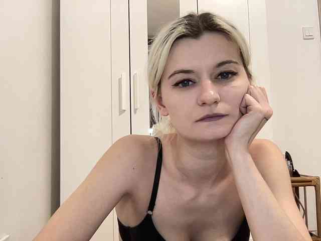 OnikaLove webcam