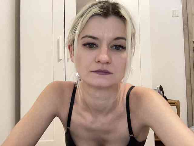 OnikaLove webcam