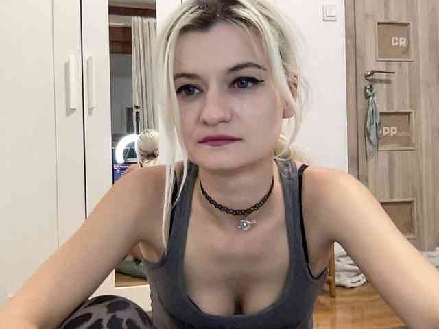 OnikaLove webcam