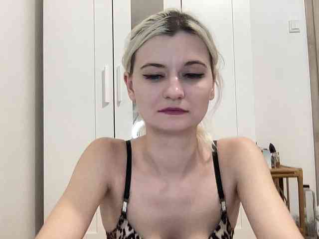 OnikaLove webcam