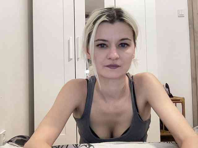 OnikaLove webcam